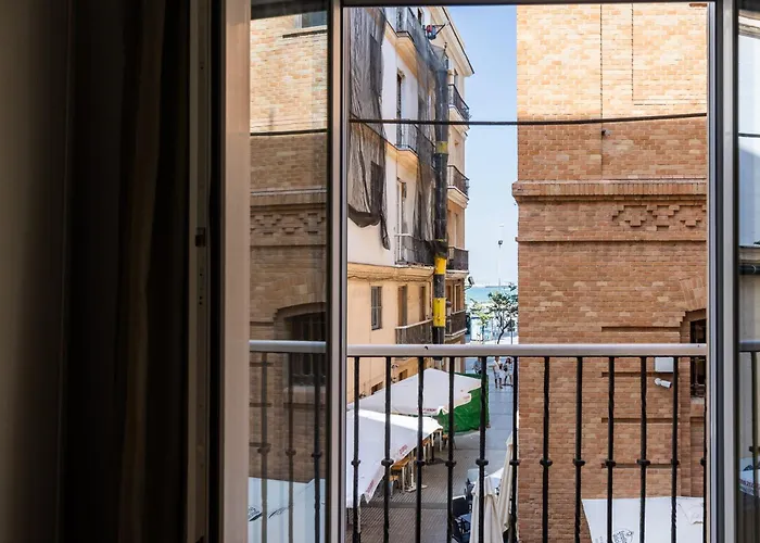 Piso Nuevo En Pleno Centro De Cadiz, Calle Plocia * Cadiz