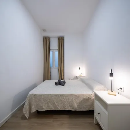 Piso Nuevo En Pleno Centro De Cadiz, Calle Plocia * Cádis