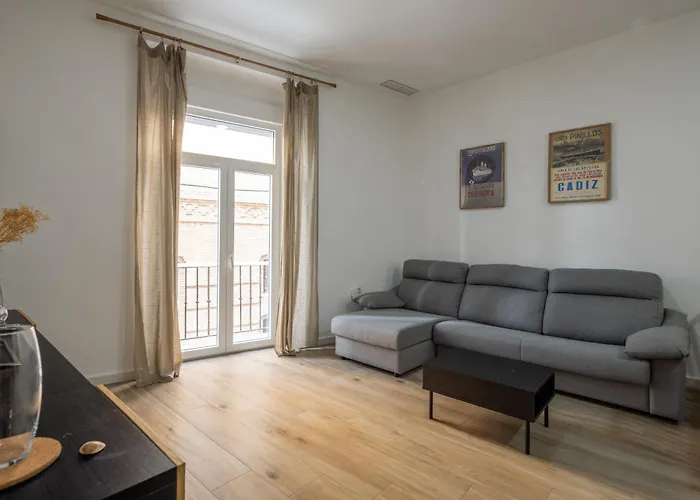 Piso Nuevo En Pleno Centro De Cadiz, Calle Plocia كاديز