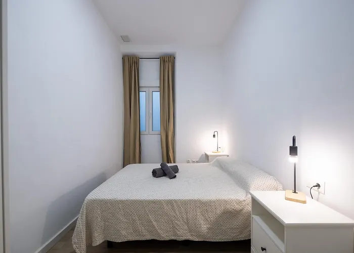 Piso Nuevo En Pleno Centro De Cadiz, Calle Plocia * كاديز