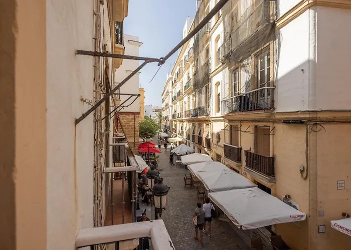 Piso Nuevo En Pleno Centro De Cadiz, Calle Plocia *